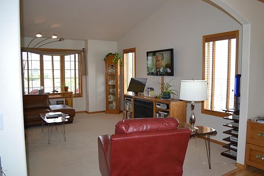 3rd image of 1537 1st St E