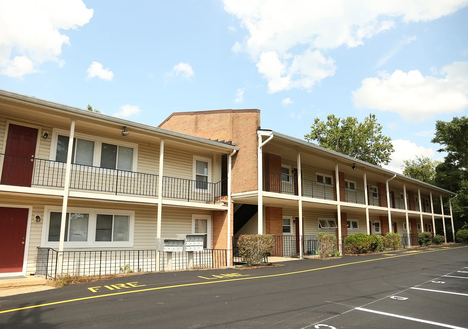 Gardenwood Apartments — Photo 2