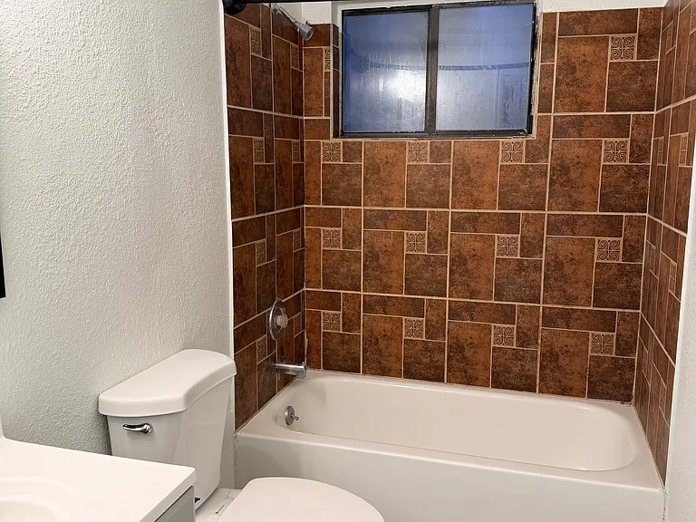 215 S 1400 W #215 — Photo 4
