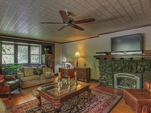 5th image of 234 W Park Pl APT 1