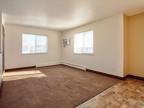 5th image of 1031 Abbey Ct APT 2