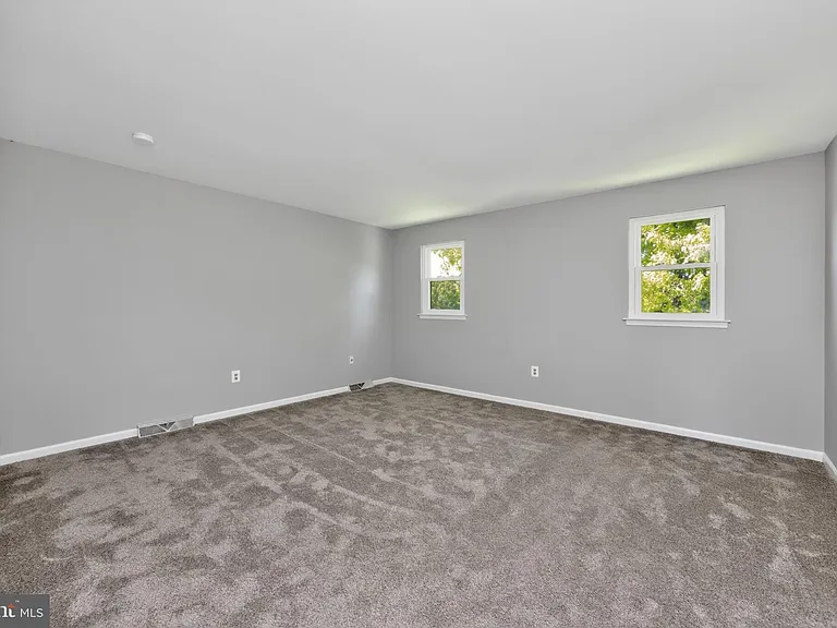 299 Florence Dr — Photo 17