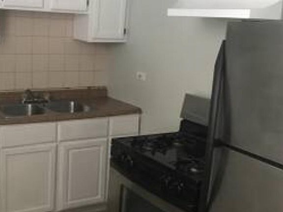 4th image of 7655 S Hermitage Ave APT 2