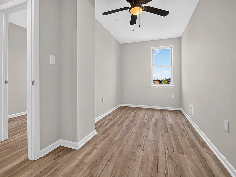 904 Newington Ave #B — Photo 10