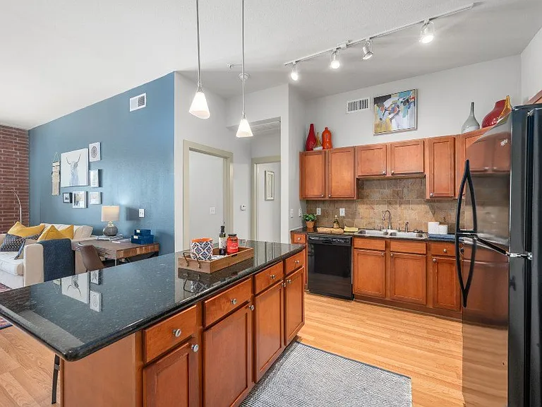 Galleria Parc Apartments — Photo 4