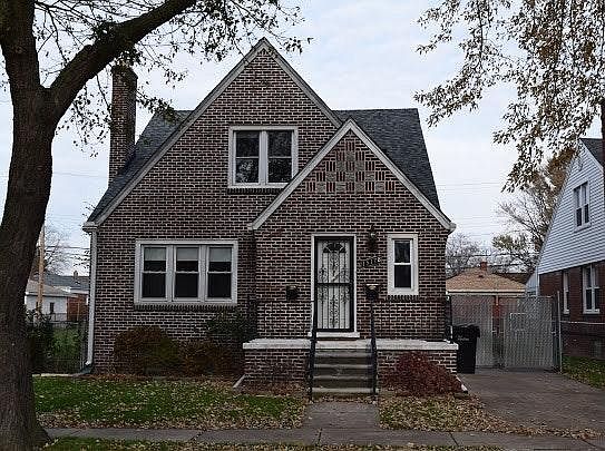 1st image of 15178 Euclid Ave #Entry