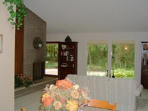 4th image of 1800 Lawrence Dr
