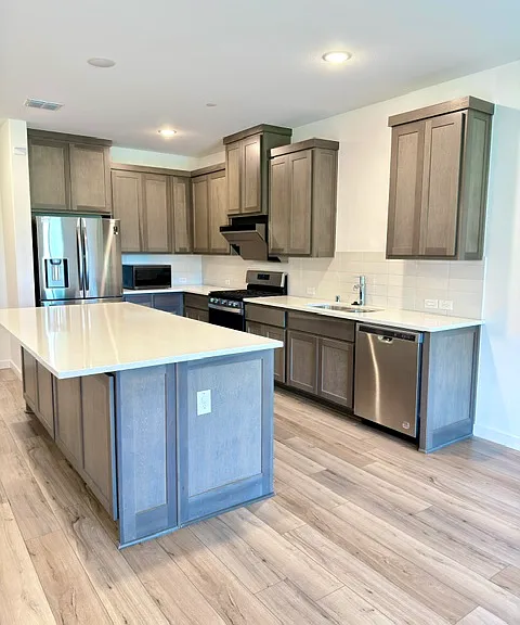 1752 Thornton Dr — Photo 2
