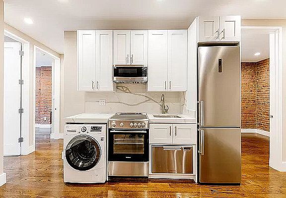 3rd image of 208 W 20th St #2F