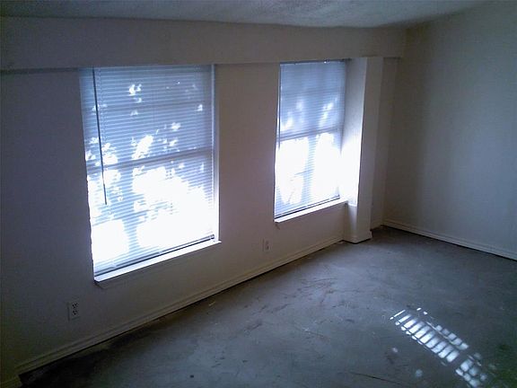 3rd image of 4109 Dogwood Ln