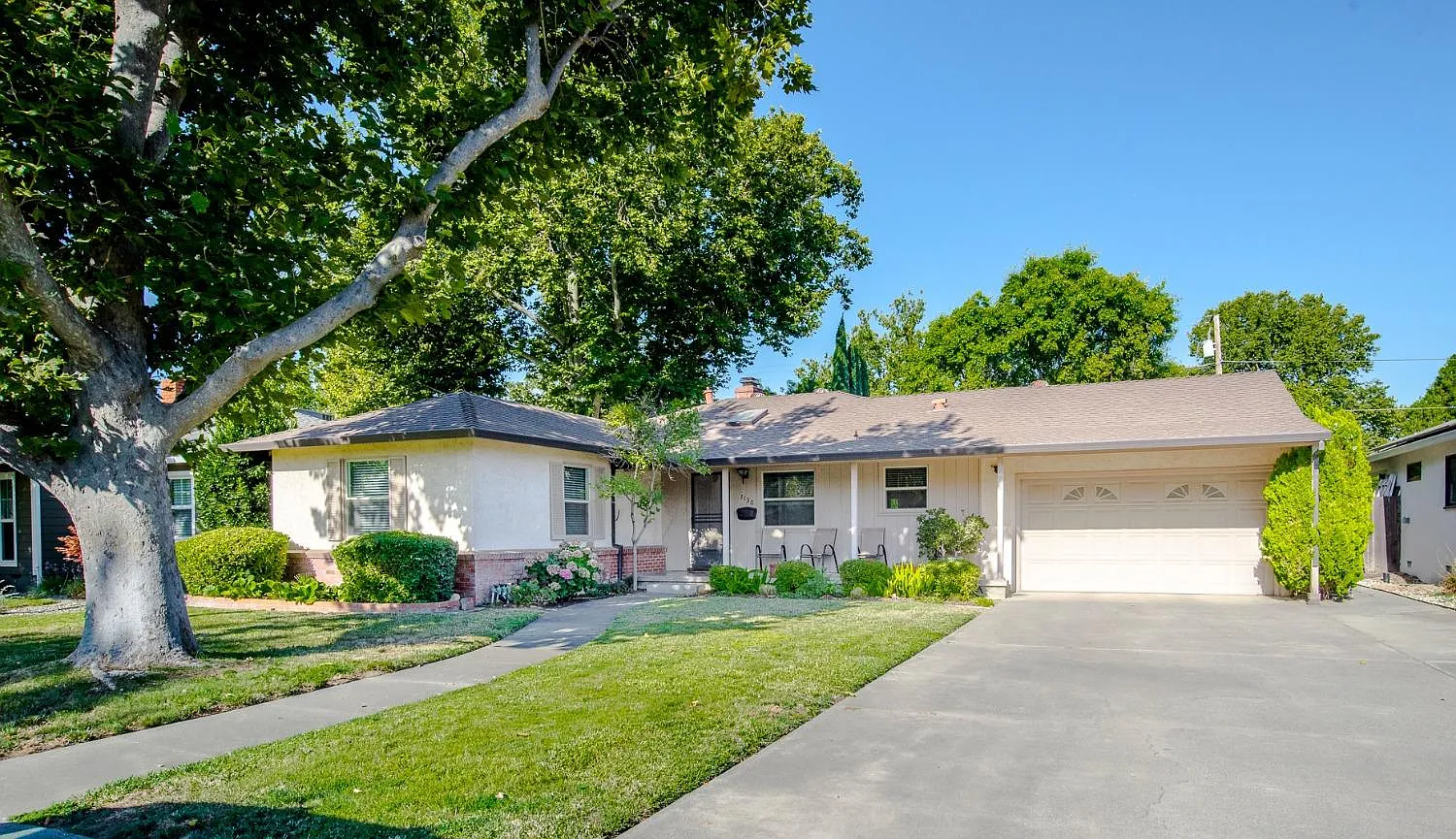 1130 Eunice Dr photo 1