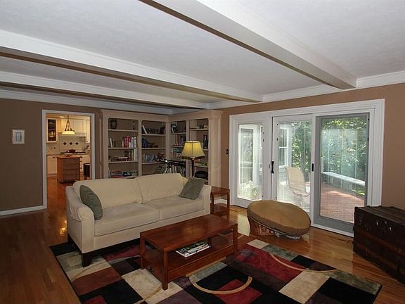 4th image of 130 S Maxwell Ct