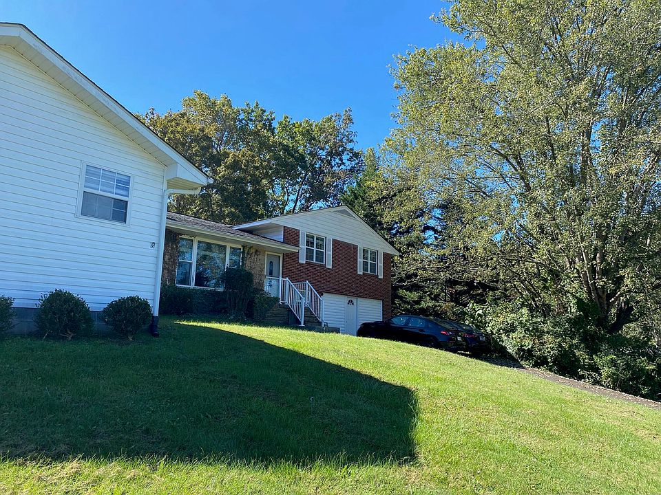 1st image of 1011 Honeysuckle Dr