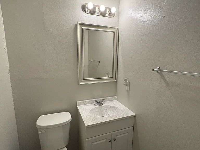 2816 Boyd St — Photo 14
