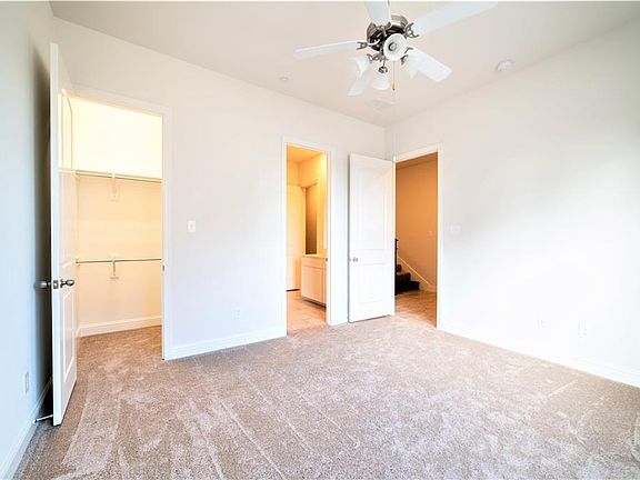 5th image of 2528 Plumas Dr