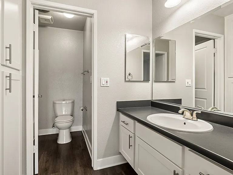 4250 Coldwater Canyon — Photo 18