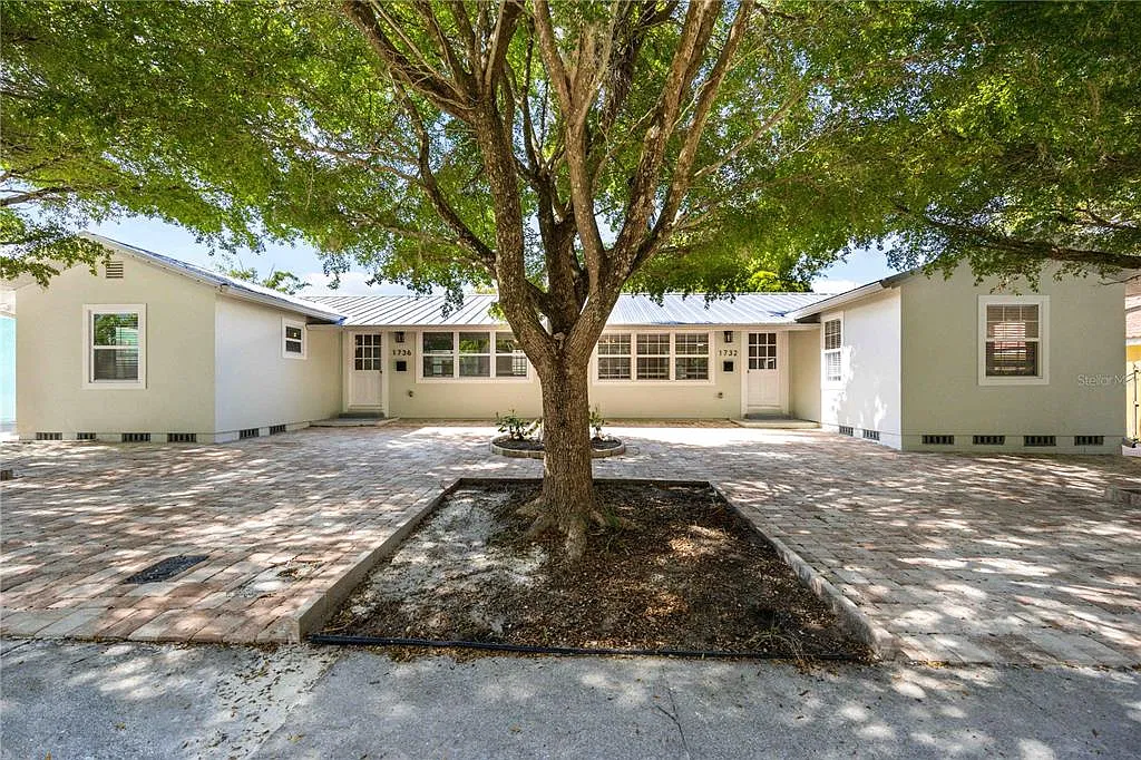 2 bed, 1.0 bath, 865 sqft, $2,400 — Photo 1