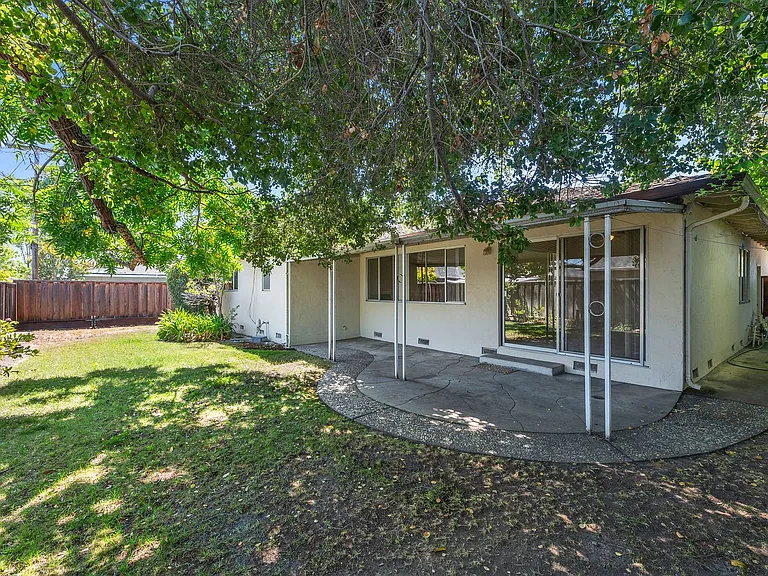 4517 Catalina Dr — Photo 15