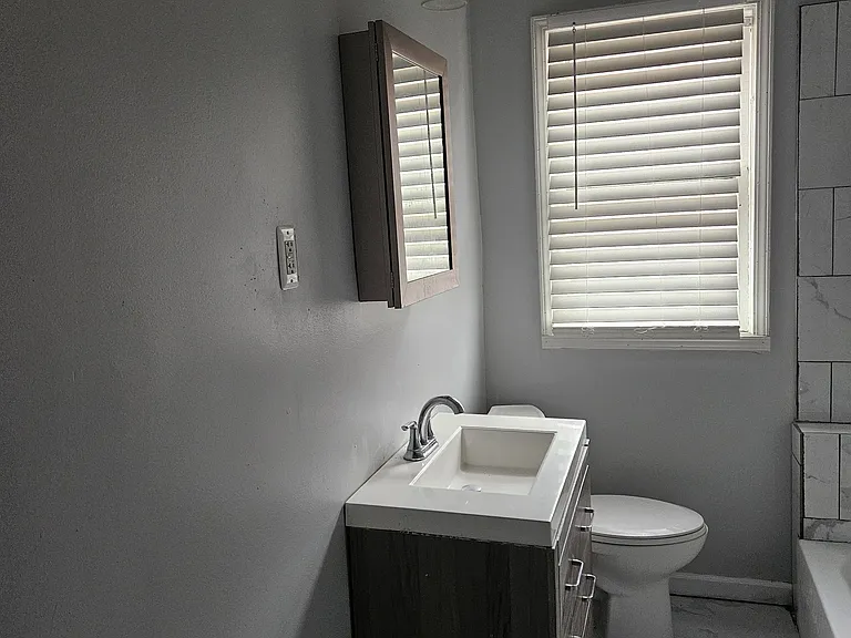 2985 Leslie St — Photo 10