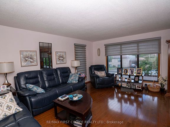 2nd image of 224 London Dr