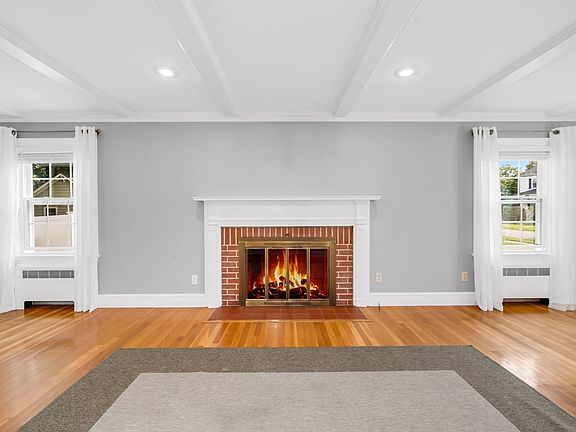 3rd image of 21 Leroy Ave