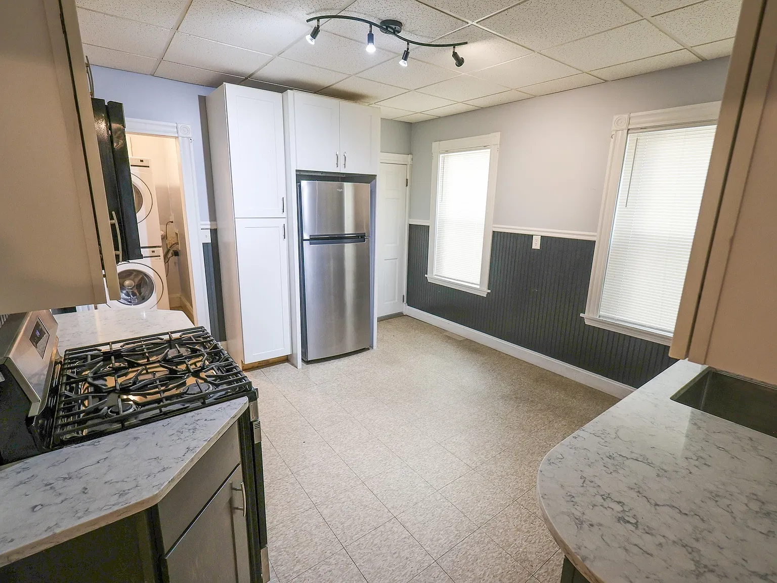 4 bed, 1.0 bath, 1100 sqft, $3,000 — Photo 1