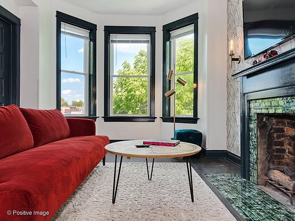 3rd image of 3302 N Damen Ave APT 3