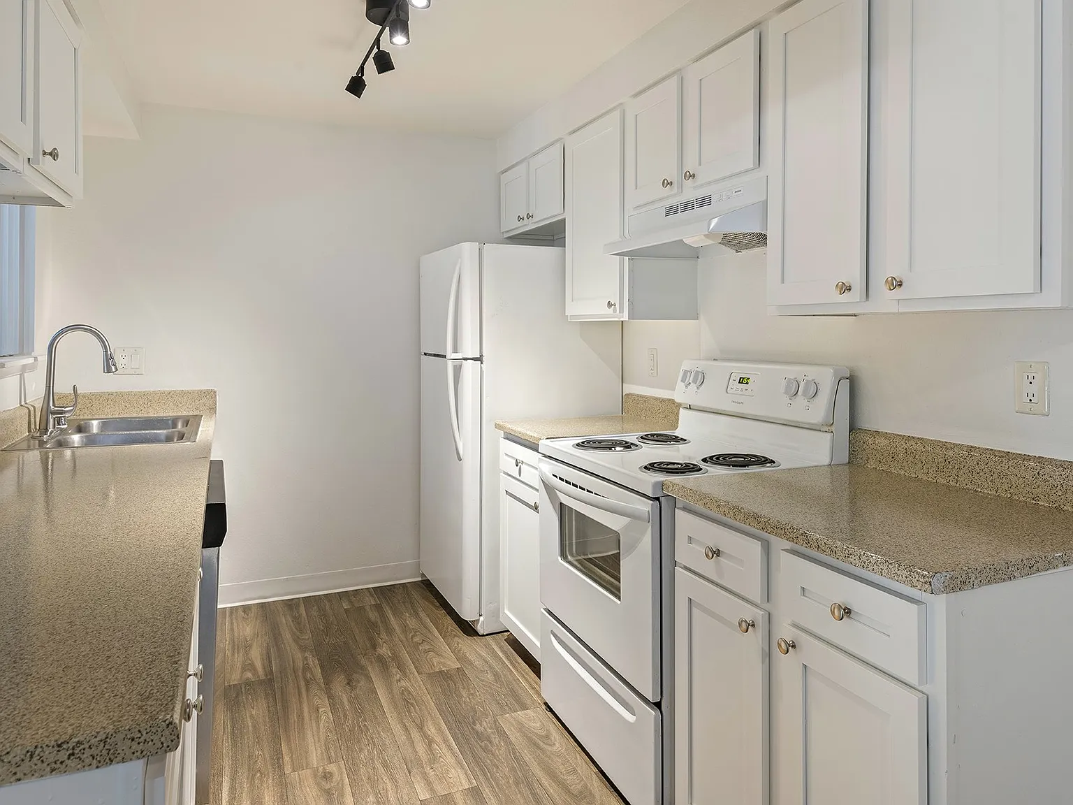 Alvista 240 — Photo 2