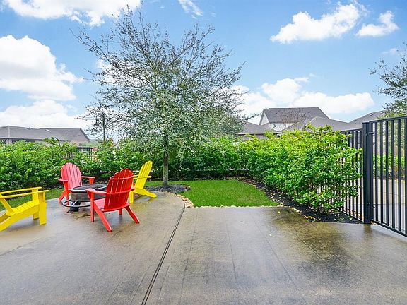 4th image of 16926 Paynes Creek Dr
