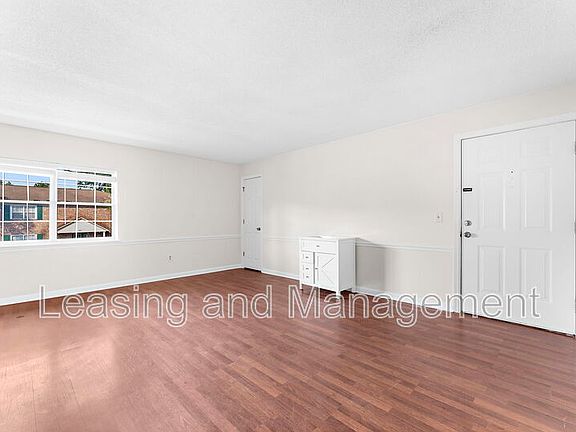 4th image of 201 Oakmont Ave Unit D