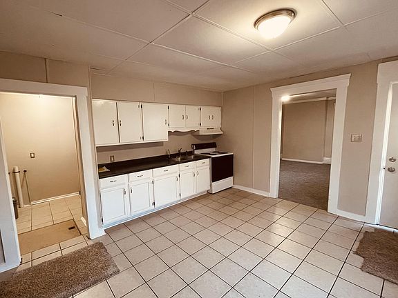 3rd image of 2420 Griffiths Ave