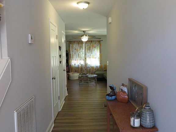 5th image of 754 W Illinois Ave
