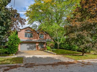 2221 Greenhurst Ave, Mississauga, ON L4X 1J5