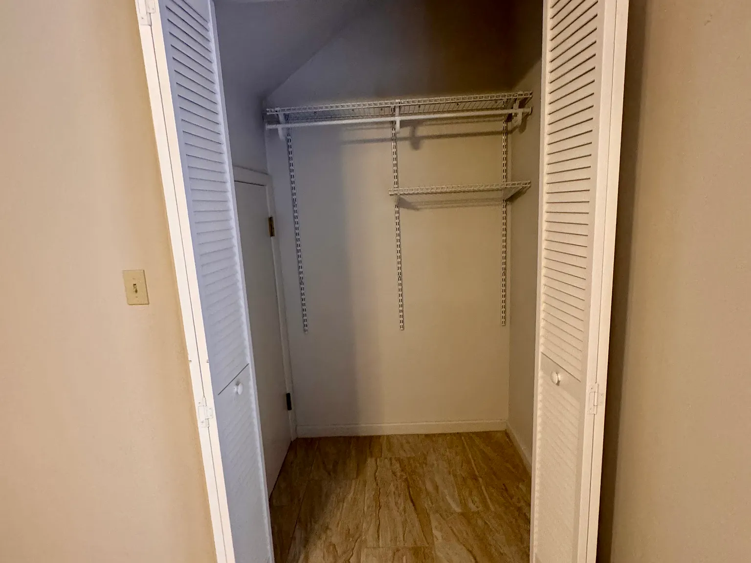 2 bed, 1000 sqft, $1,890 — Photo 4