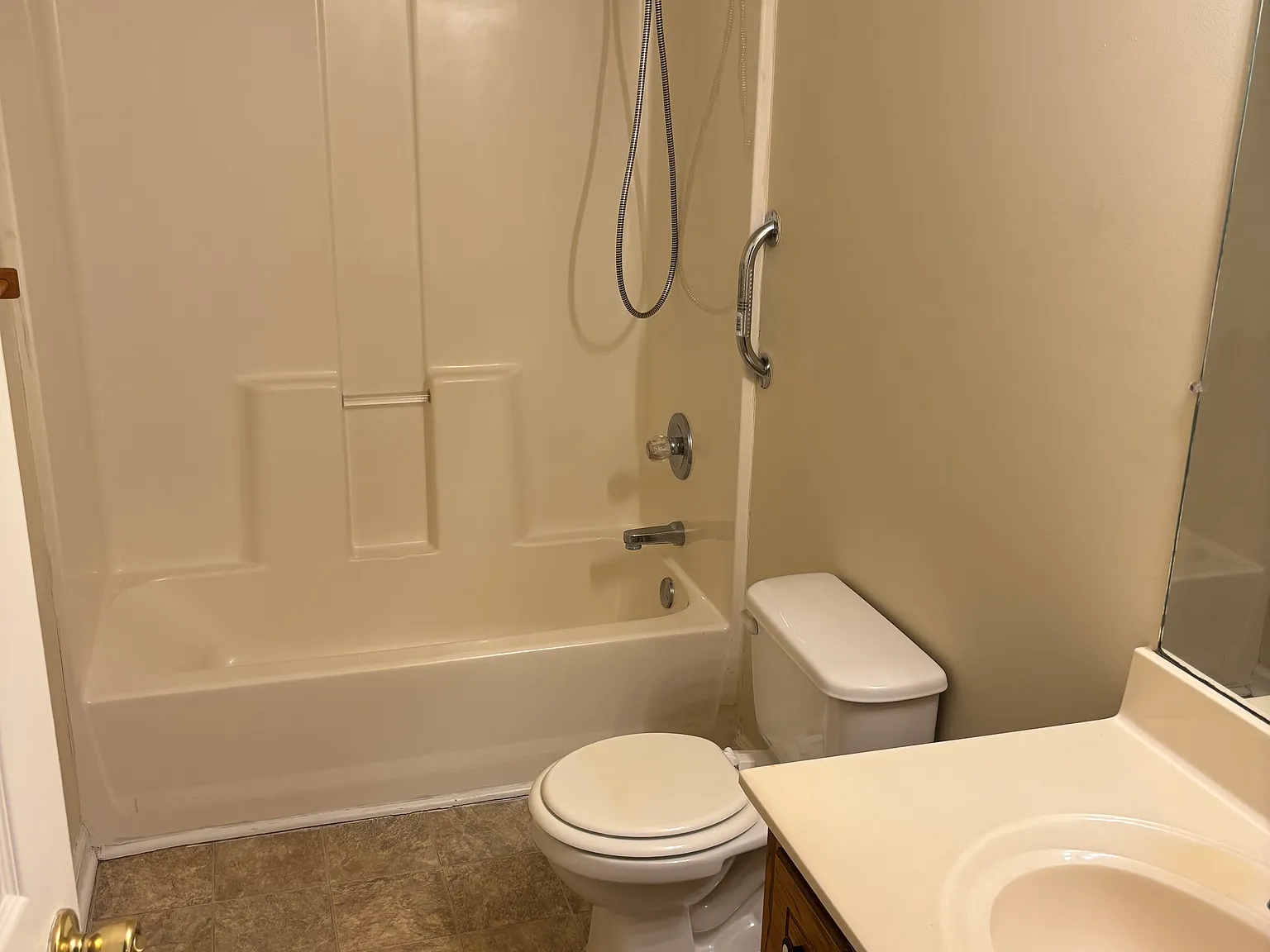 2 bed, 925 sqft, $900 — Photo 1