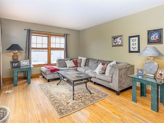 3rd image of 605 Commercial St