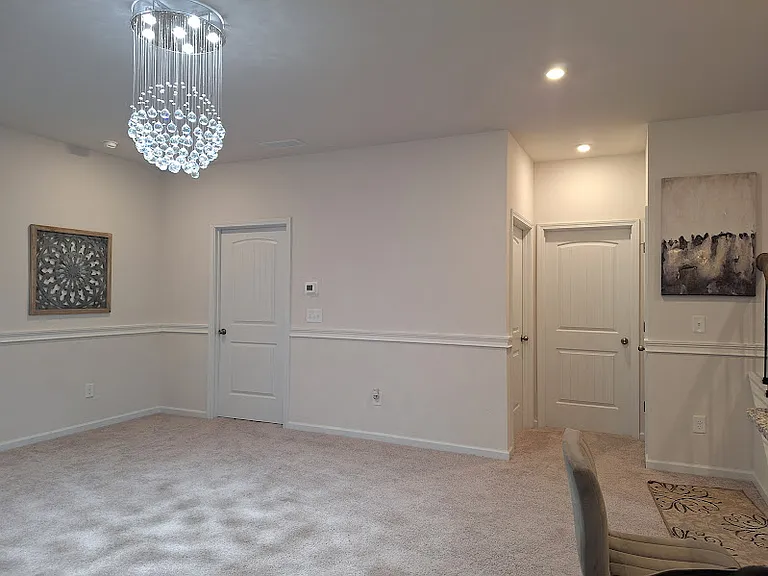 160 Marion Dr — Photo 17
