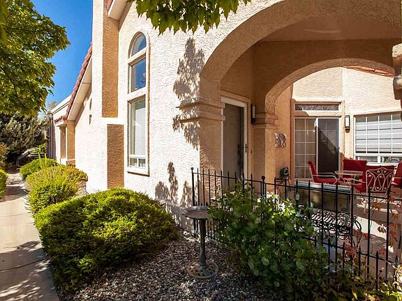 3rd image of 2537 El Corona Dr