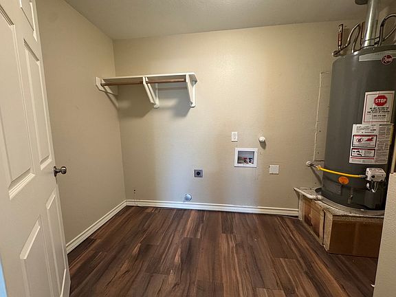 5th image of 4722 Queen Dr