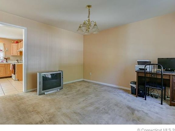4th image of 70 White St
