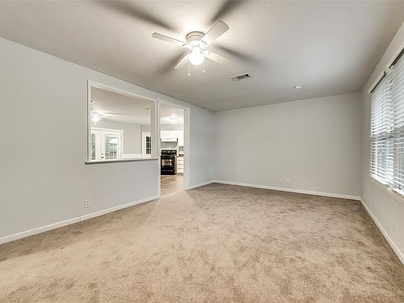 4th image of 1820 E Wells Ave