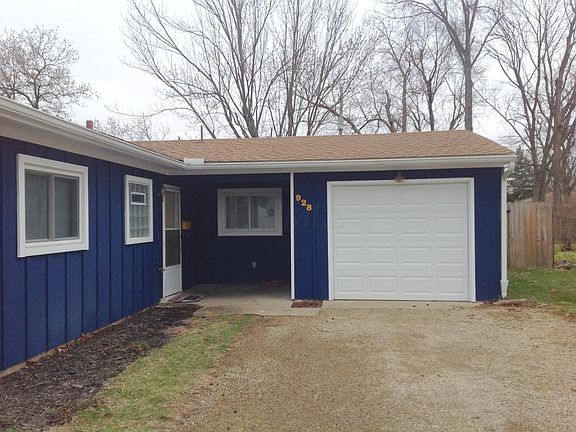 3rd image of 928 Lincoln Dr
