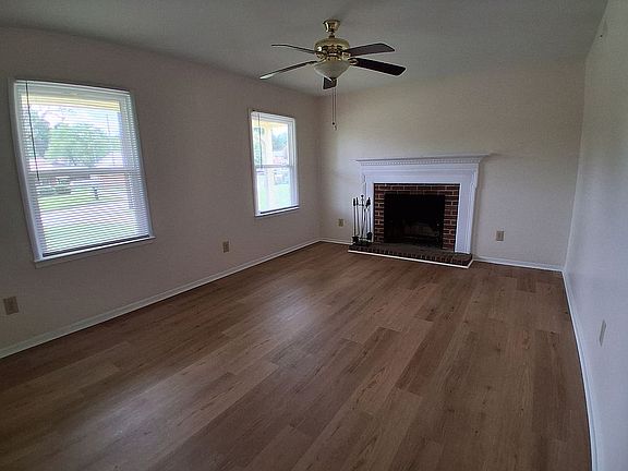 2nd image of 709 Belmont Dr