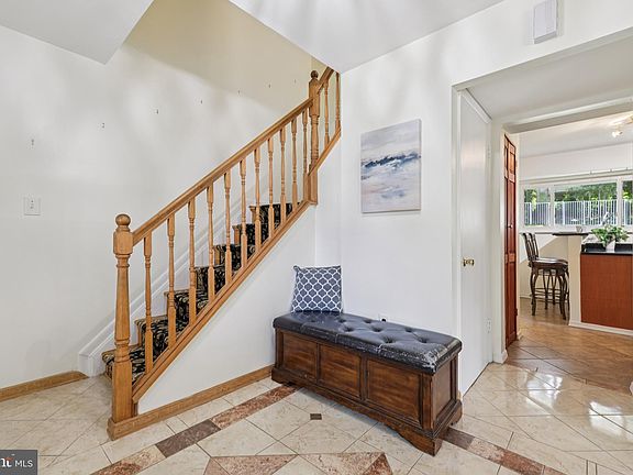 5th image of 555 Lanny Ct