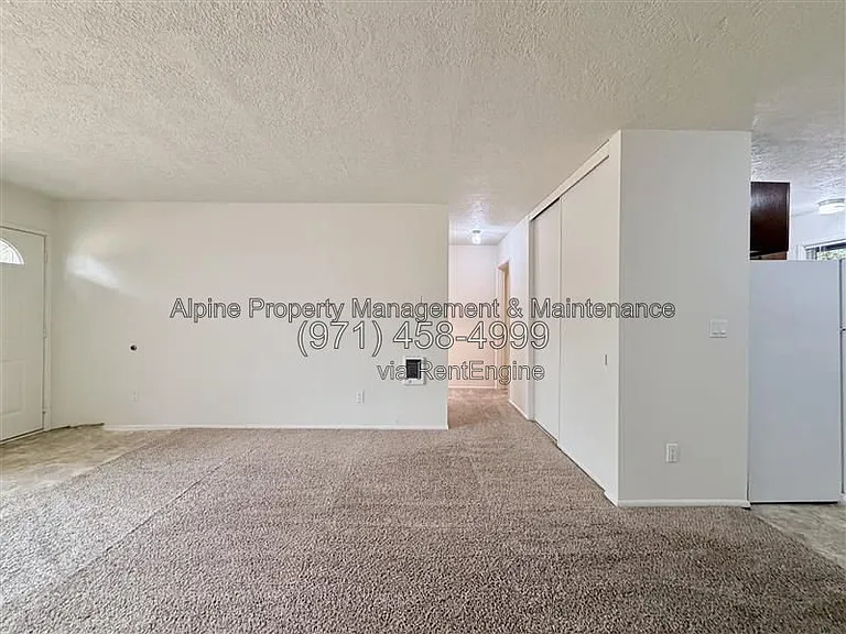 925 NW Joy Ave #4 — Photo 9