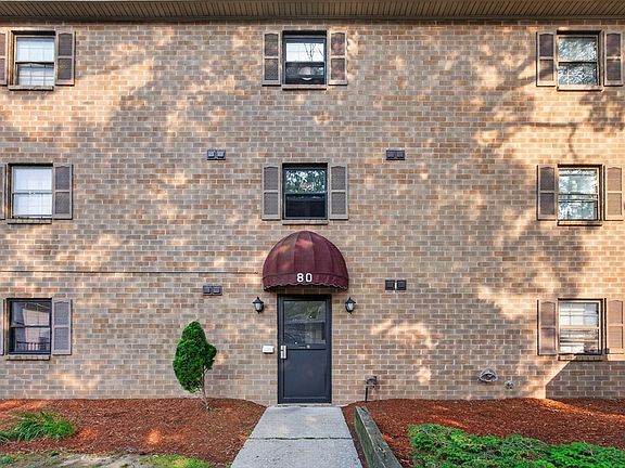 4th image of 80 Stanton St APT 27