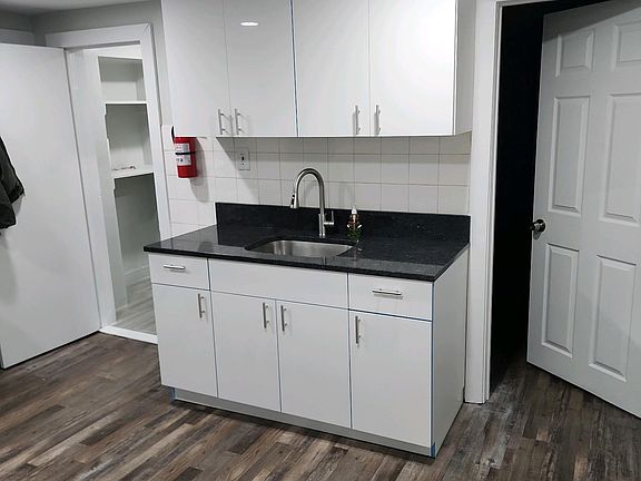 New Kitchen cabinets & Granite countertop