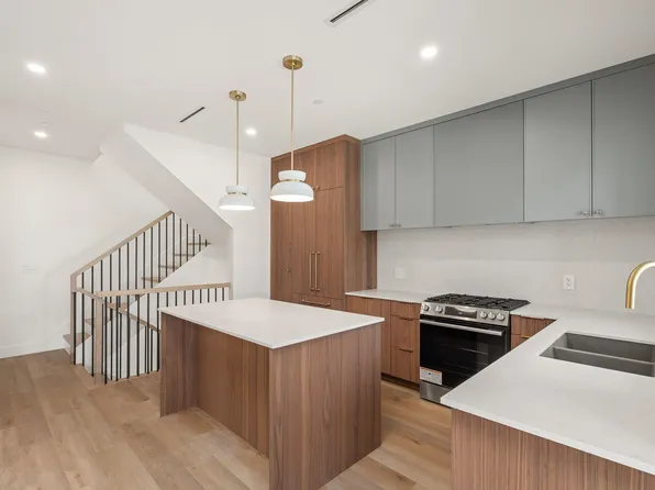 2333 E 54th Ave #3-SL, Vancouver, BC V5S 1X1