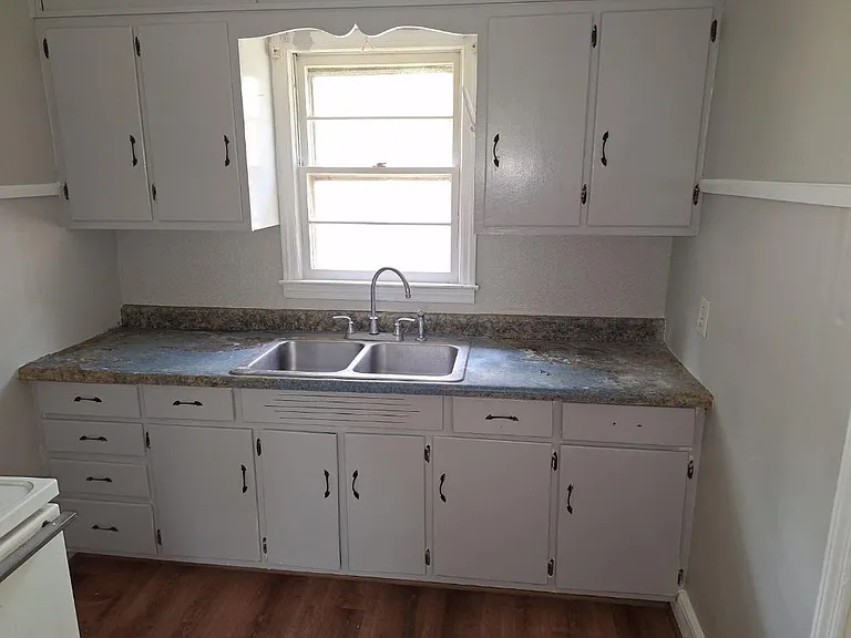 703 S Chapman St #HOUSE — Photo 5
