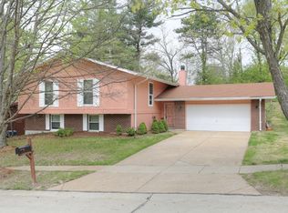 12027 Craig View Dr, Saint Louis, MO 63146